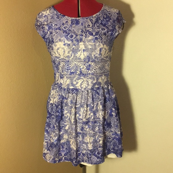 EUC Topshop Lace Dress - Picture 2 of 8